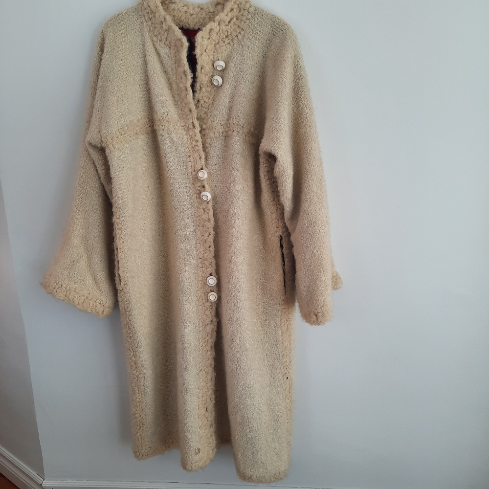 VINTAGE Cream Sherpa/Boucle Long COAT with Tartan Plaid Lining - Button Front